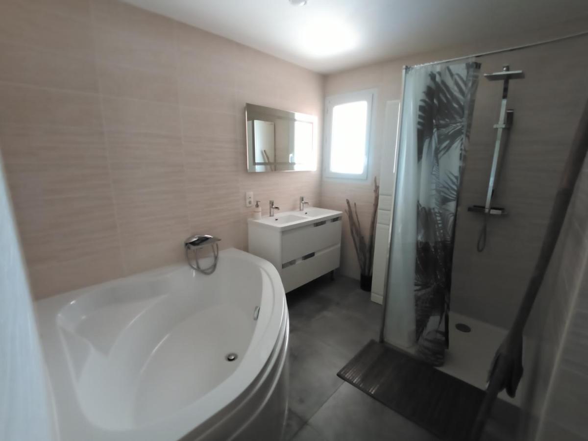 Appartements Dans Residence Avec Piscine - Mer A 500M سانت ماري لا مير المظهر الخارجي الصورة